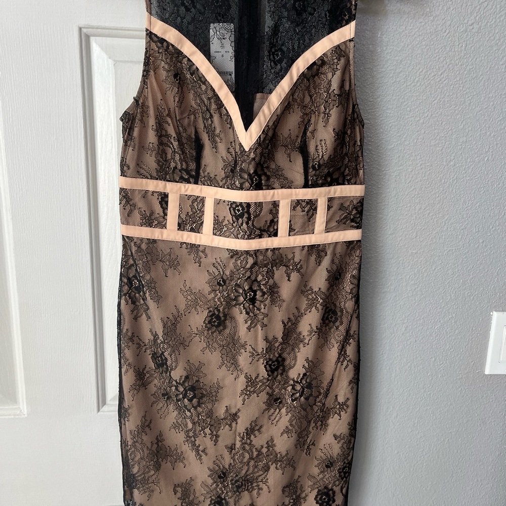 Bebe Halie Dress. Size 8 . Knee length